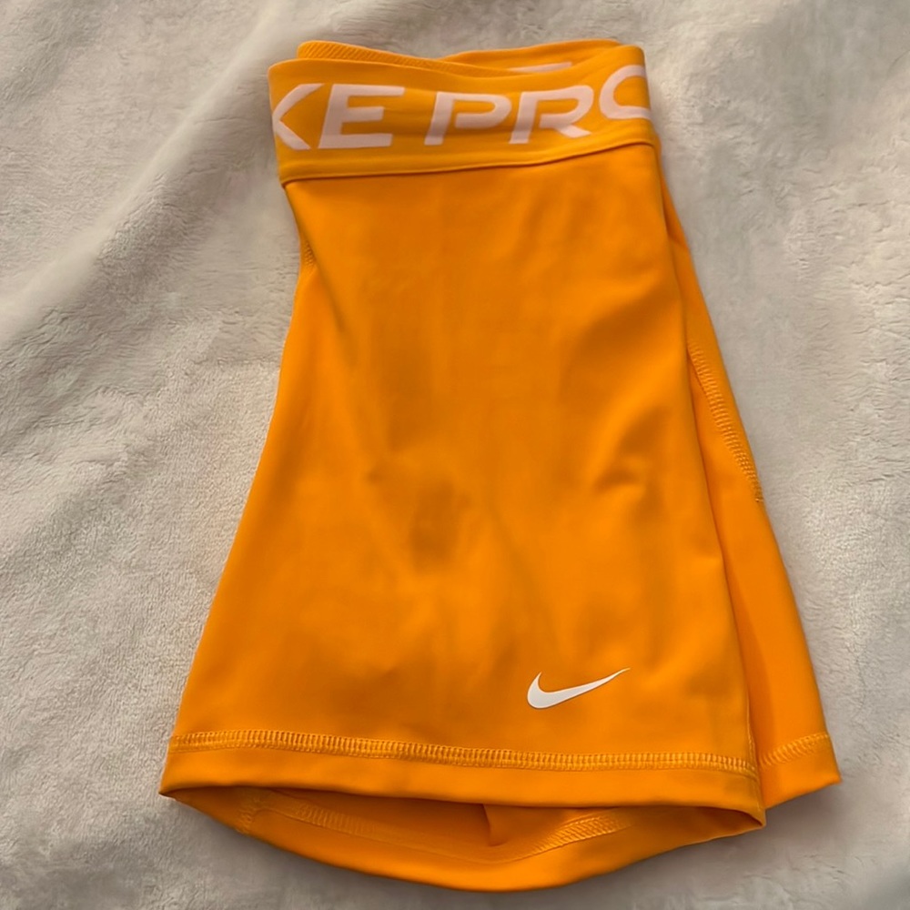 Nike Pro high waisted shorts 🧡